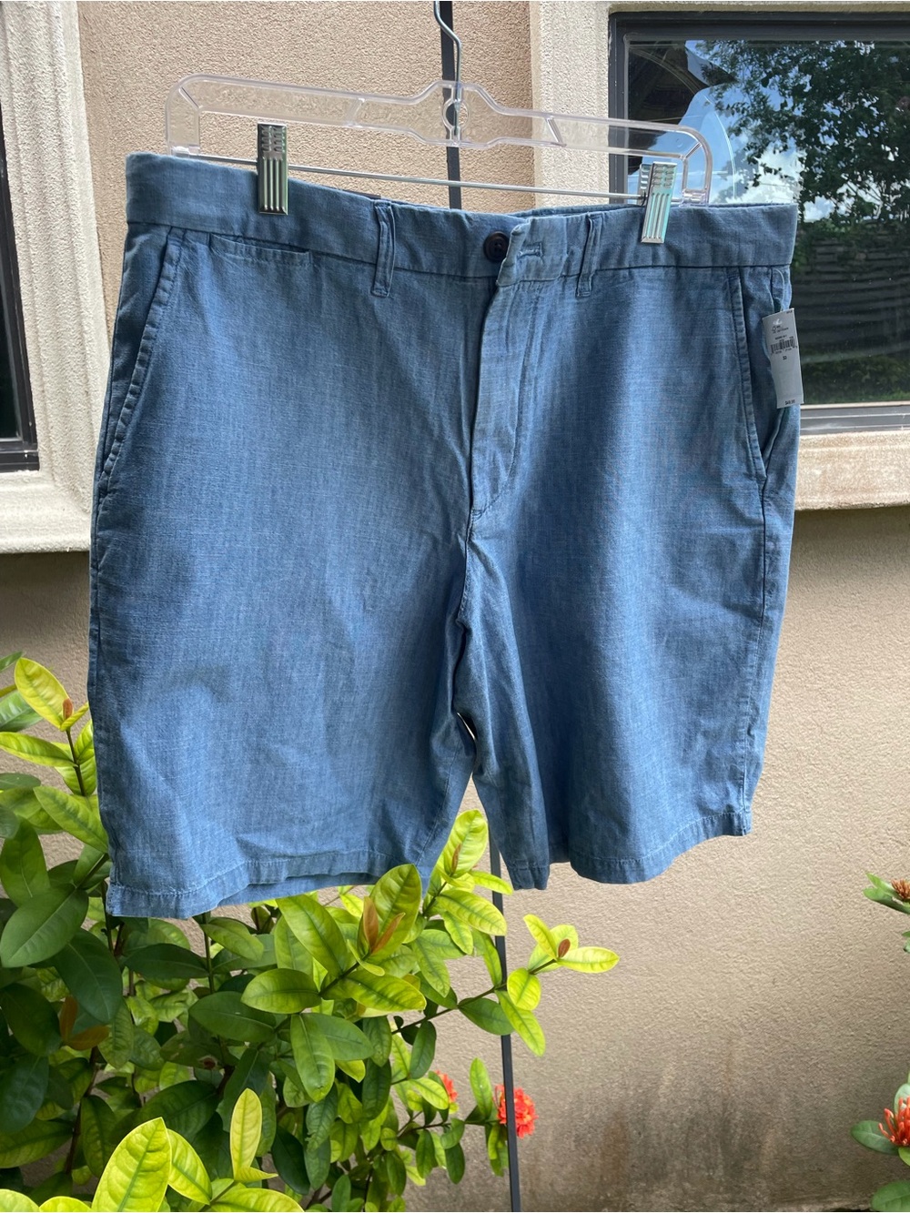 Gap chambray men’s 10 inch shorts